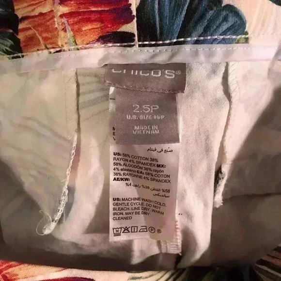 Chicos 2.5P (14P) Capris Island Tropical Jungle Leaf Print Button Front - Picture 5 of 6